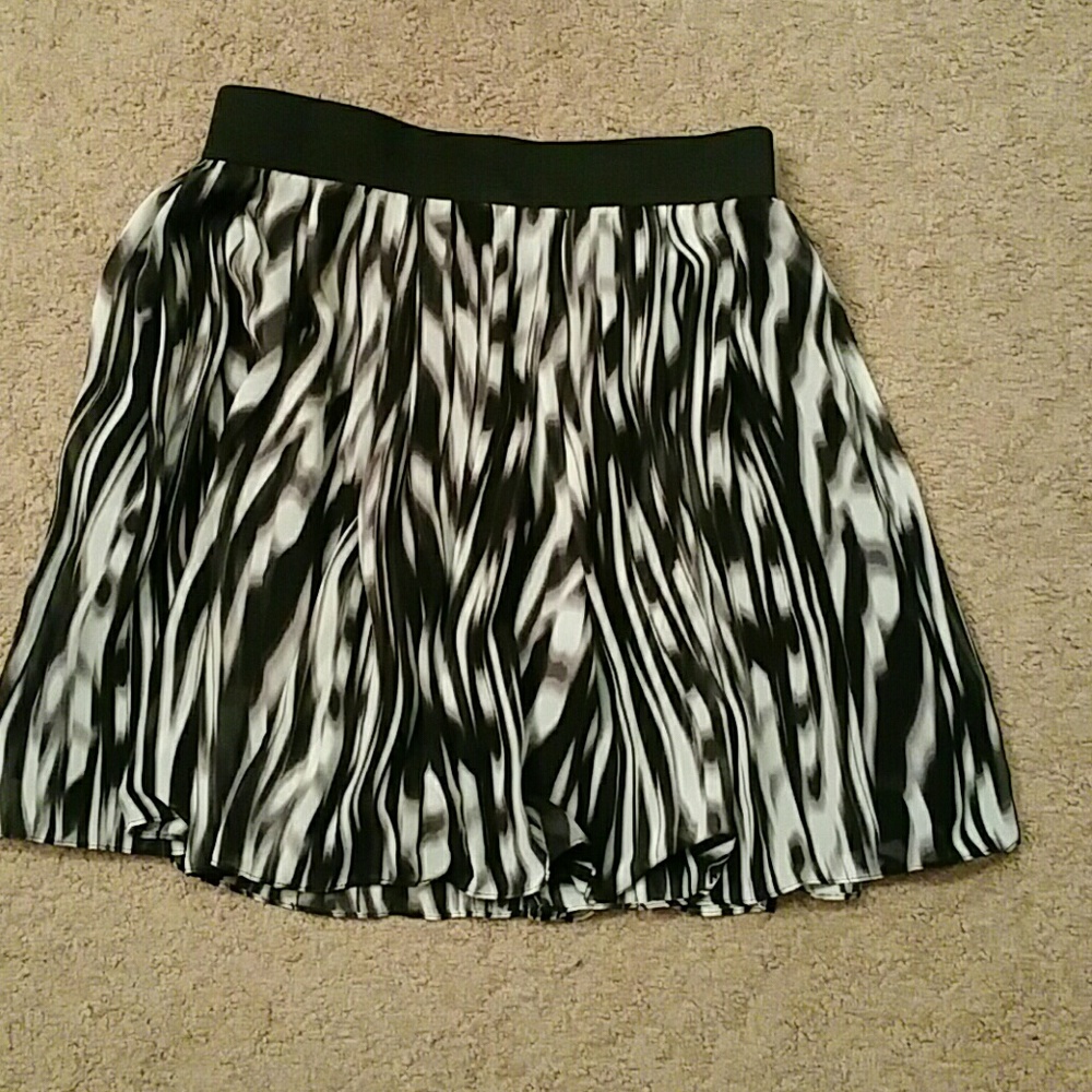 Vince Camuto skirt